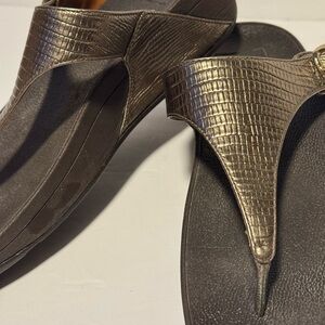 SOLD SOLD SOLD  Thong Sandals Womens 7 Bronze Buckle Flip Flop Sandals